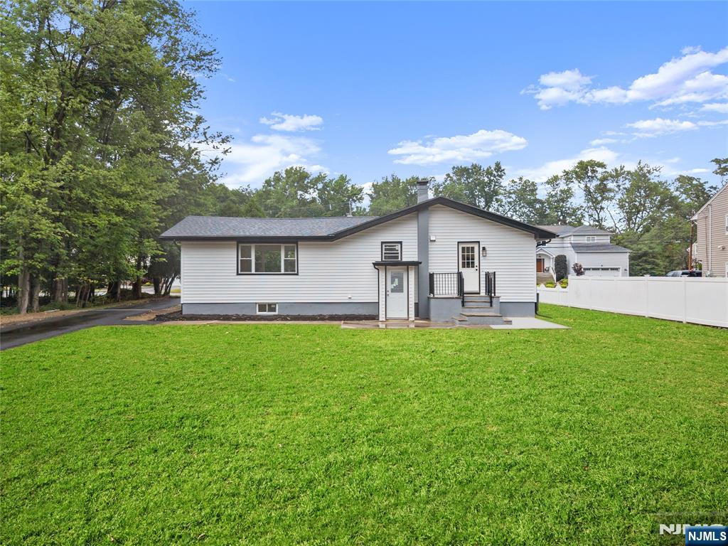 100 Pier Lane - Photo 1