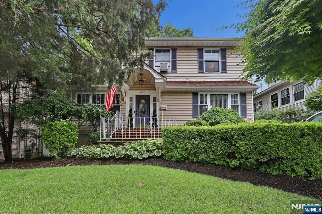 306 Passaic Ave, Hasbrouck Heights, NJ 07604
