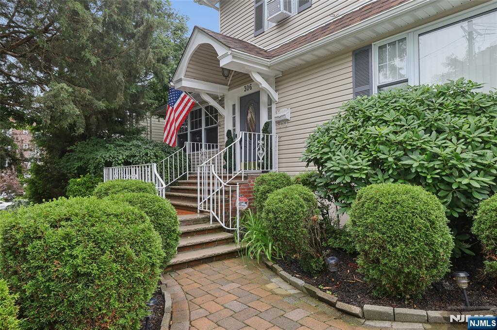 306 Passaic Ave, Hasbrouck Heights, NJ 07604