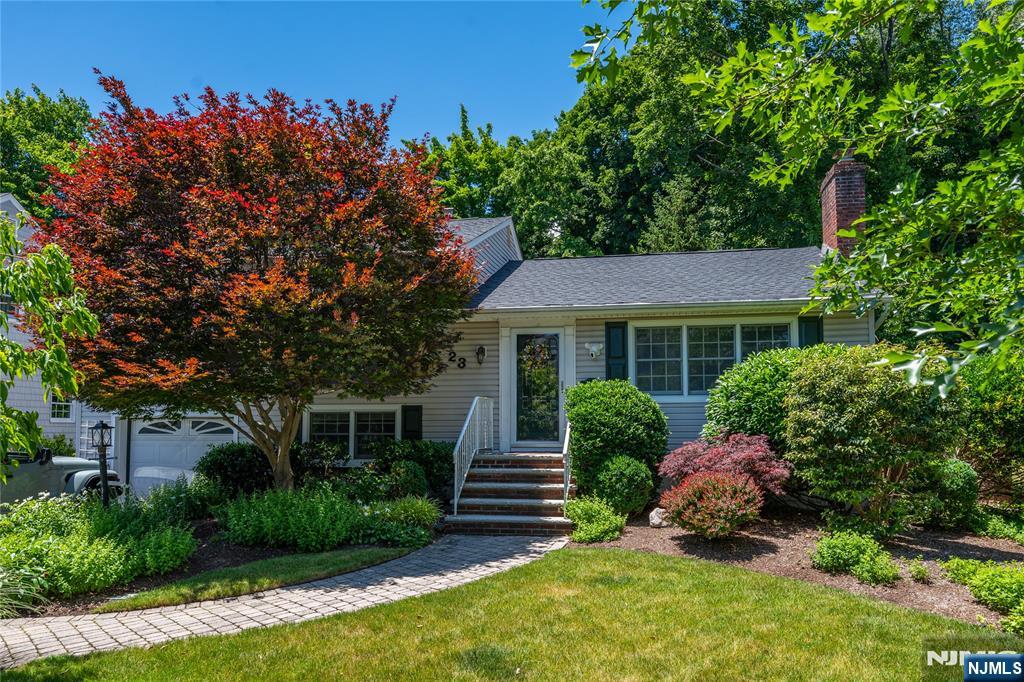 23 Carlton Avenue - Photo 1