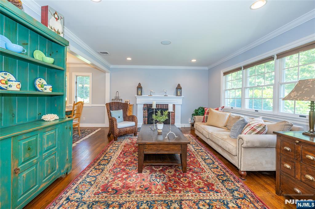 23 Carlton Avenue - Photo 2