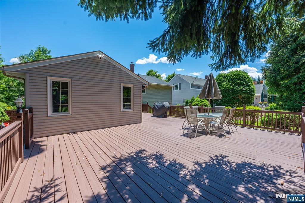 23 Carlton Avenue — photo 26