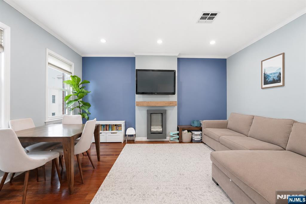 620 38th Street 104 - Photo 2