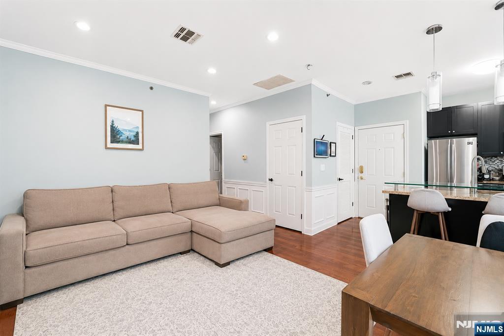 620 38th Street 104 - Photo 3