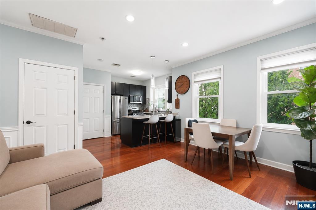620 38th Street 104 - Photo 4