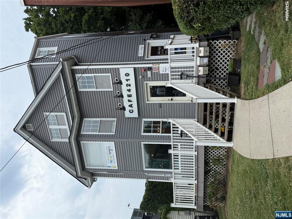 454 Broad Ave, Leonia, NJ 07605