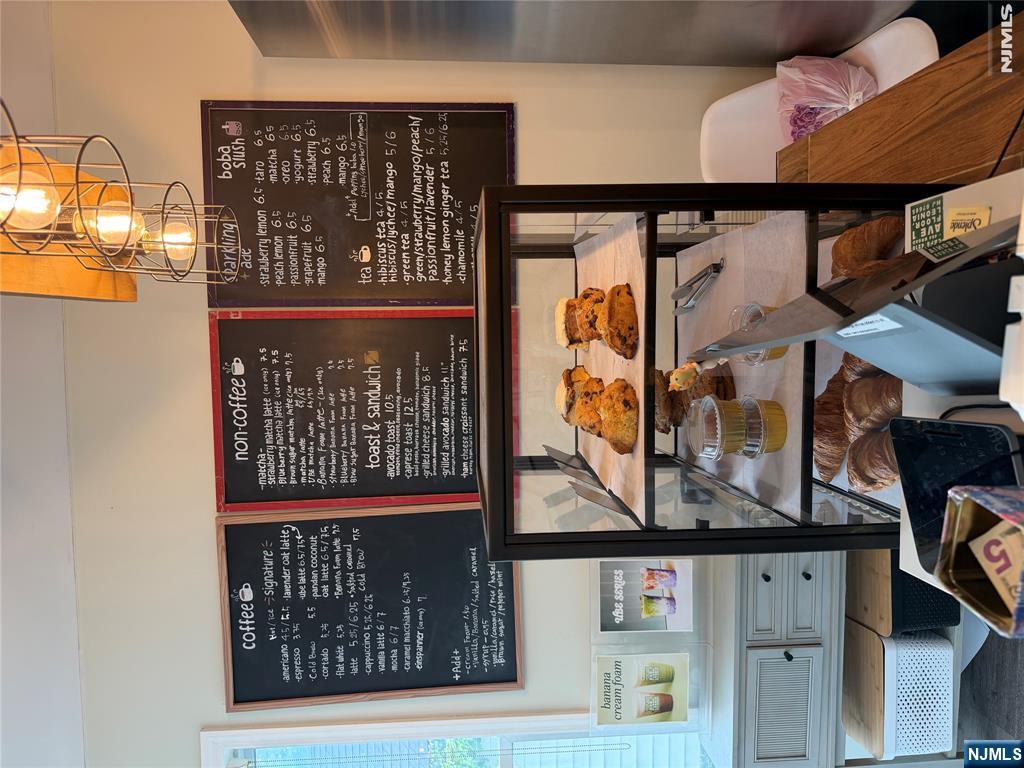 454 Broad Ave, Leonia, NJ 07605