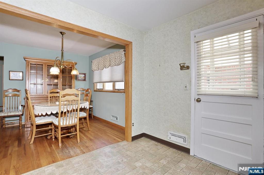 140 Carlyle Court - Photo 6