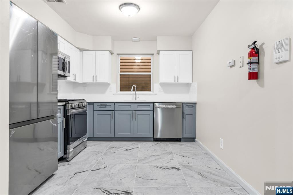 285 6th Street - Photo 3