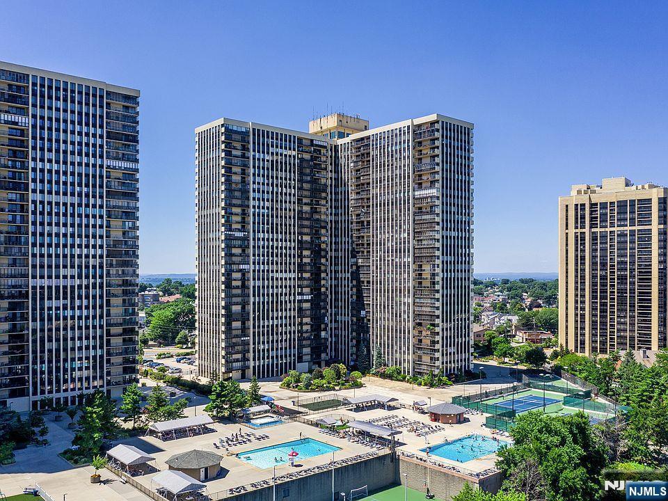 300 Winston Dr #C3111, Cliffside Park, NJ 07010