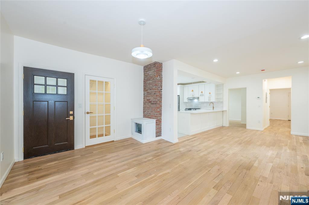 231 Waverly Place - Photo 3