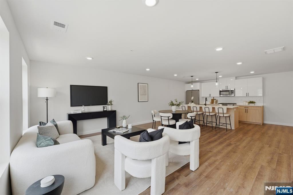 91 Union St #7A, Lodi, NJ 07644