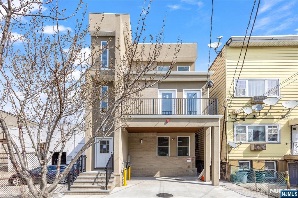 418 11th Street Floor 2 - Photo 1