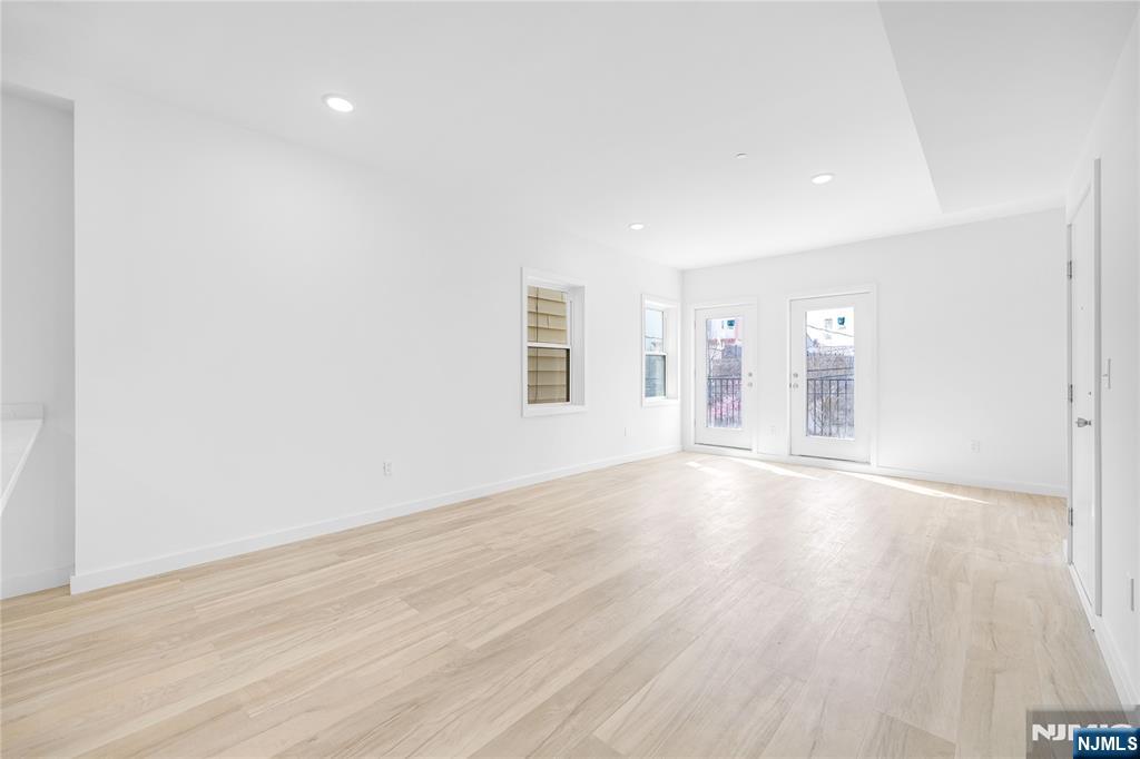 418 11th Street Floor 2 - Photo 2