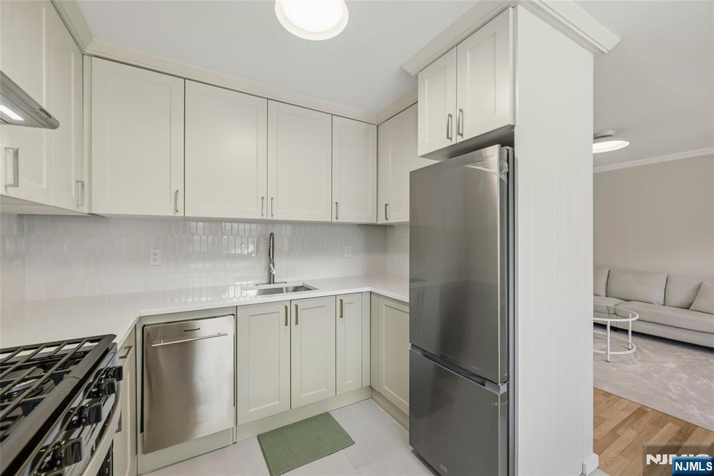 901 Washington Drive - Photo 5