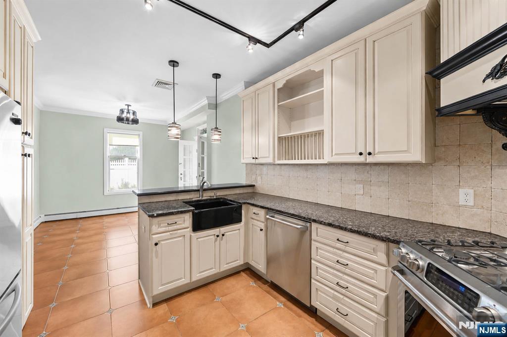 308 Demarest Avenue — photo 11