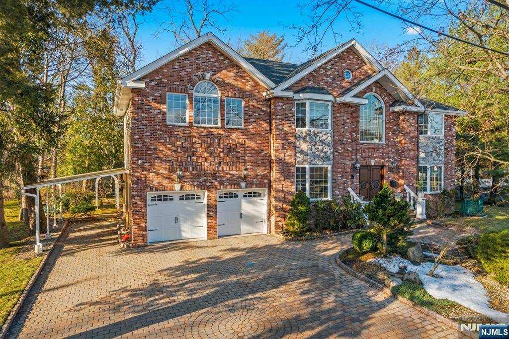 49 Ross Avenue - Photo 1