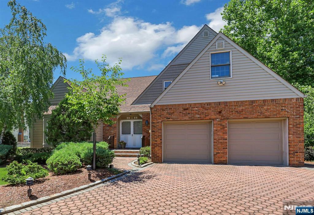 42-09 Cosgrove Court - Photo 2