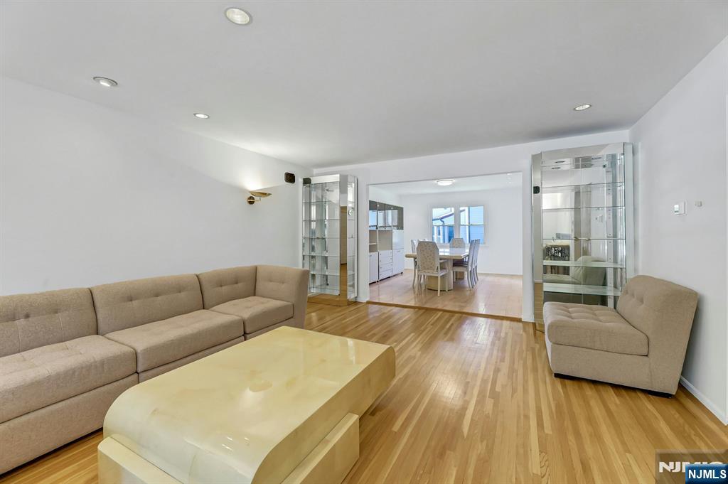 42-09 Cosgrove Court — photo 12