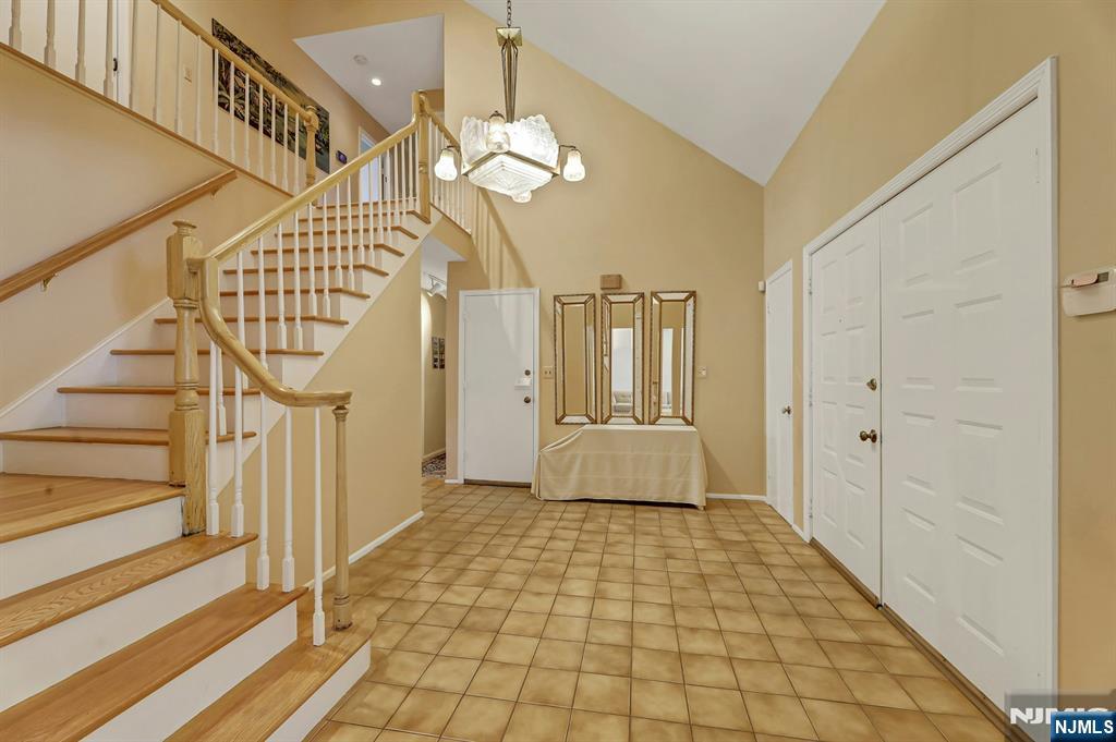 42-09 Cosgrove Court - Photo 4