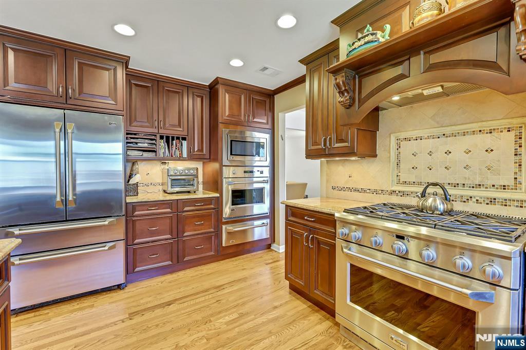 42-09 Cosgrove Court - Photo 5
