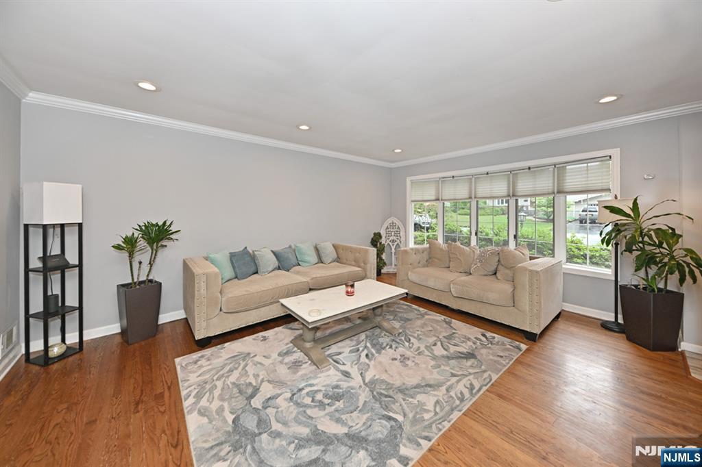 73 Ralph Avenue - Photo 3