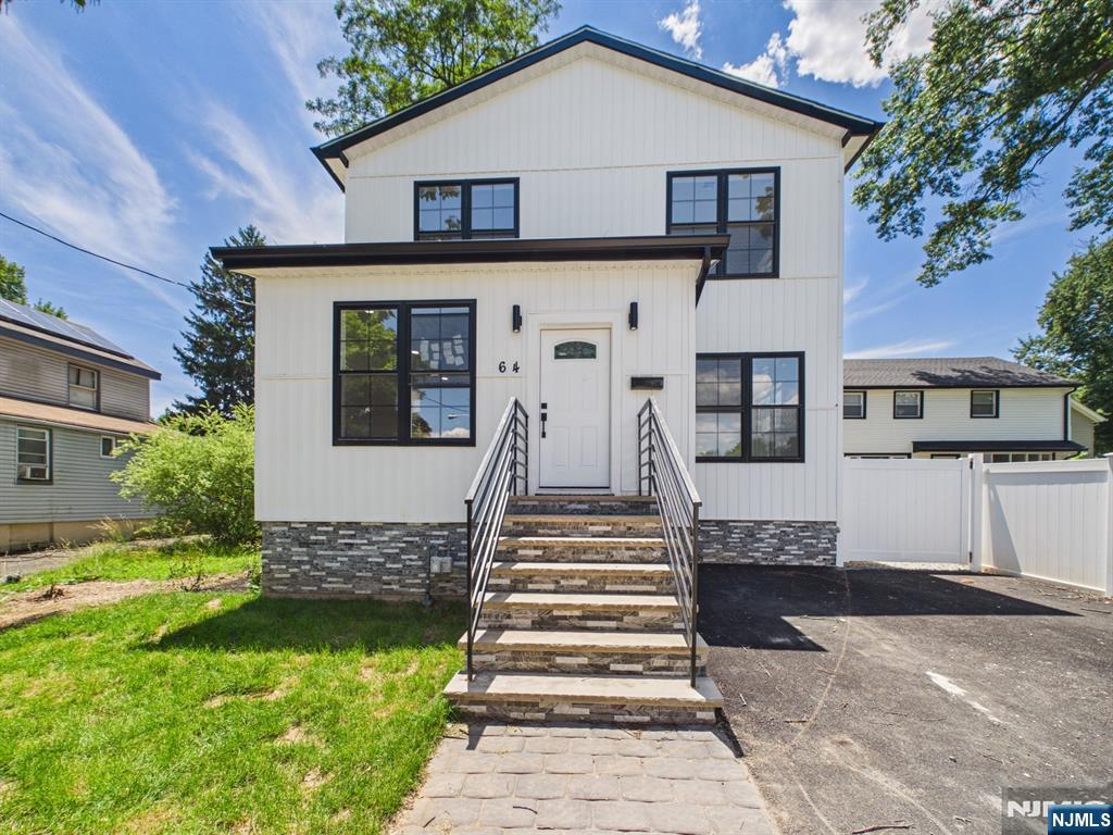 64 Graham Place - Photo 2