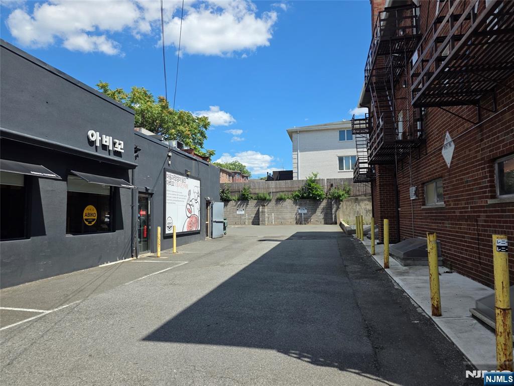 108 Broad Ave, Palisades Park, NJ 07650