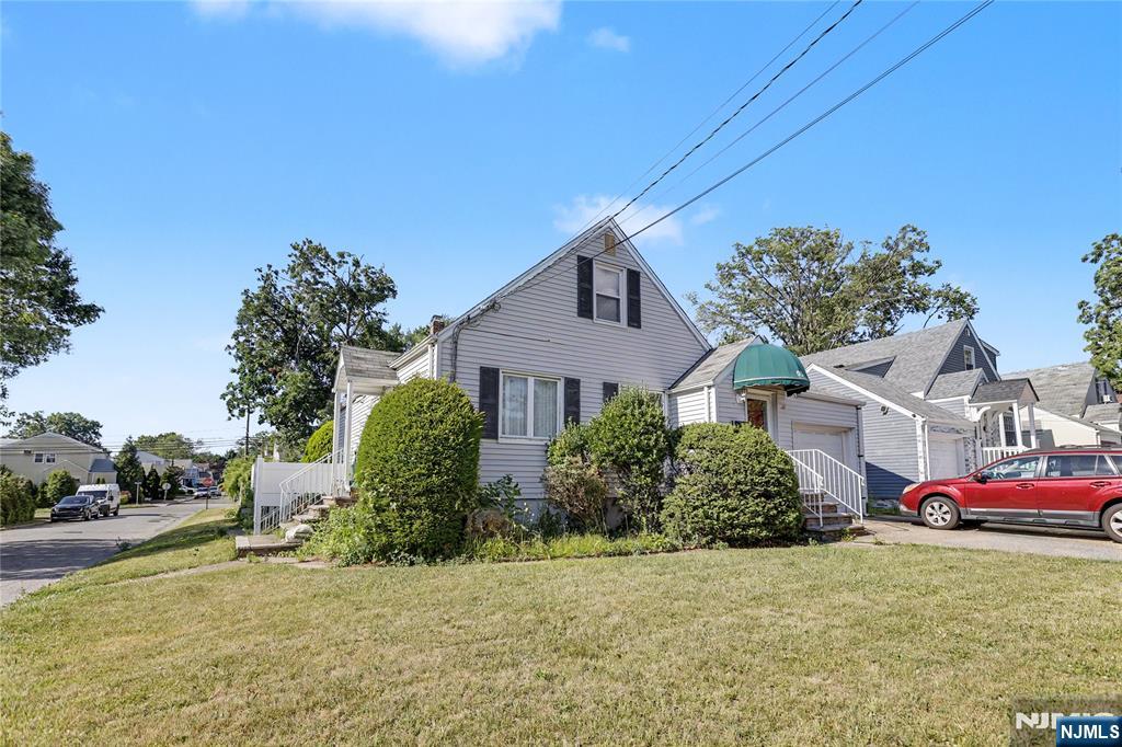 55 Stillman Ave, Bergenfield, NJ 07621