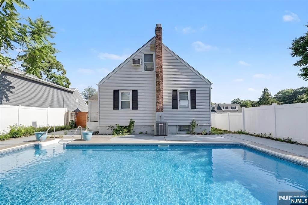 55 Stillman Ave, Bergenfield, NJ 07621