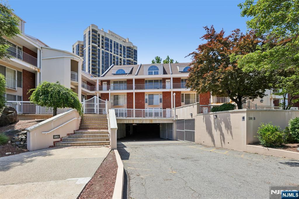 1018 Palisade Avenue 3 - Photo 1
