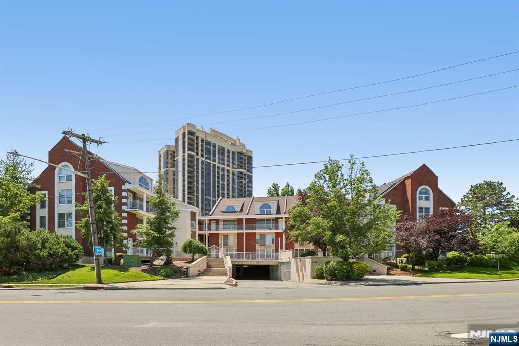 1018 Palisade Avenue 3 - Photo 2