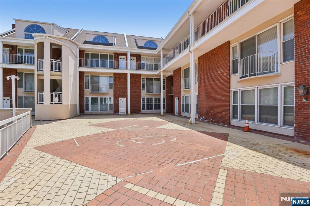 1018 Palisade Avenue 3 - Photo 4