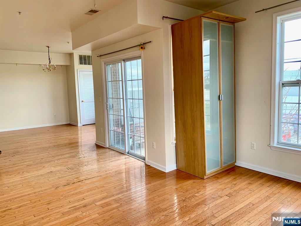 200 Dey Street 277 - Photo 3