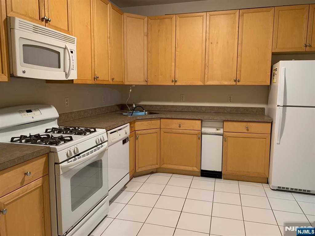 200 Dey Street 277 - Photo 4