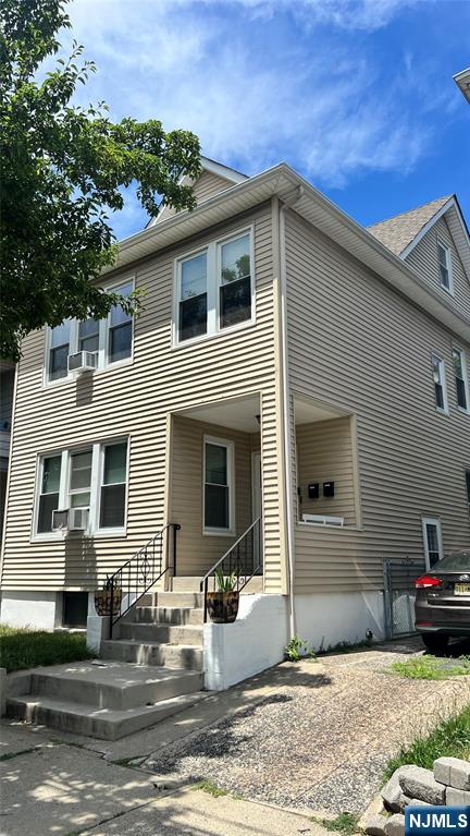 52 Christie Avenue 1st Floor - Photo 2