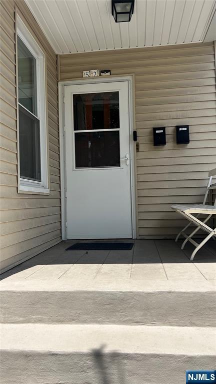 52 Christie Avenue 1st Floor - Photo 3
