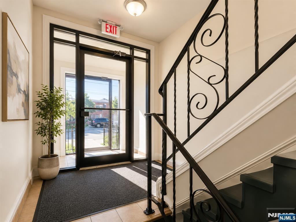 255 Schuyler Avenue 7 - Photo 4