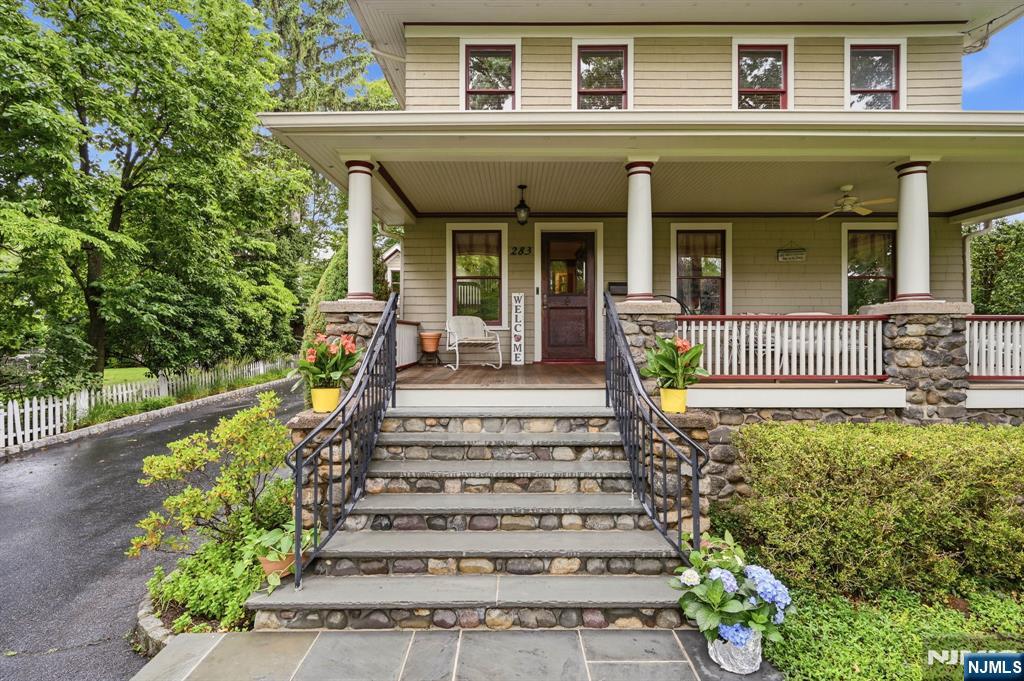 283 Highwood - Photo 3