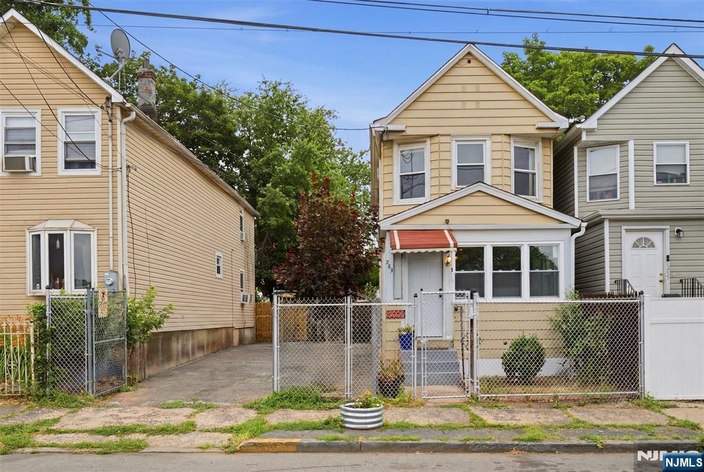 255-257 18th Street - Photo 1