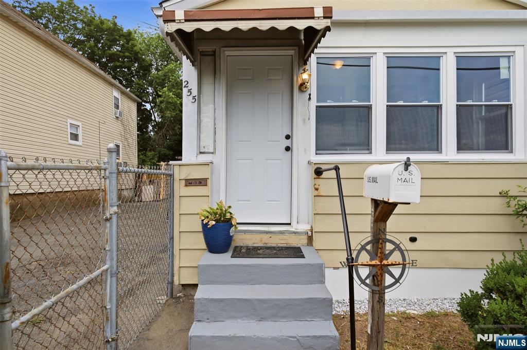 255-257 18th Street - Photo 2