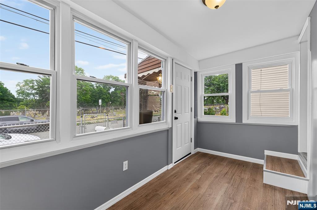 255-257 18th Street - Photo 3