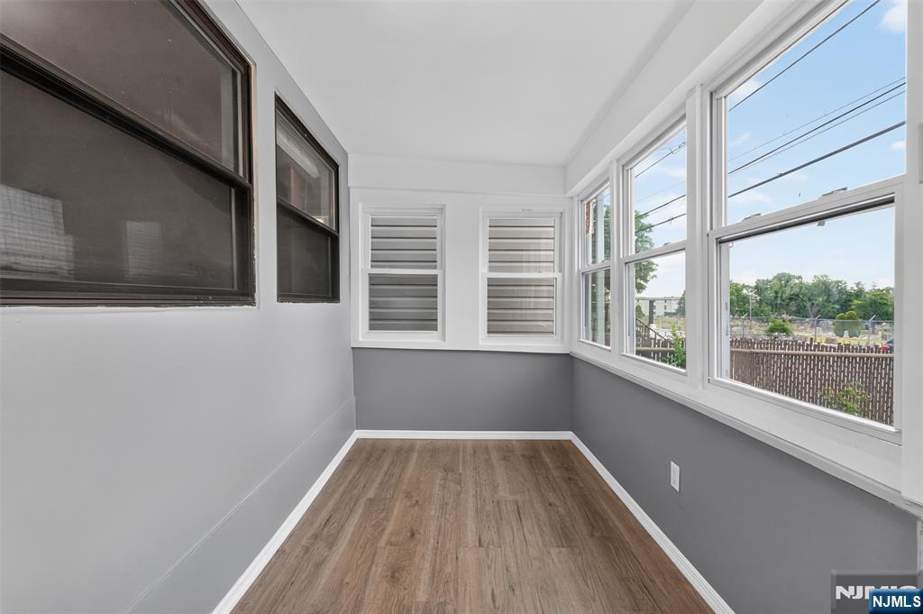 255-257 18th Street - Photo 4
