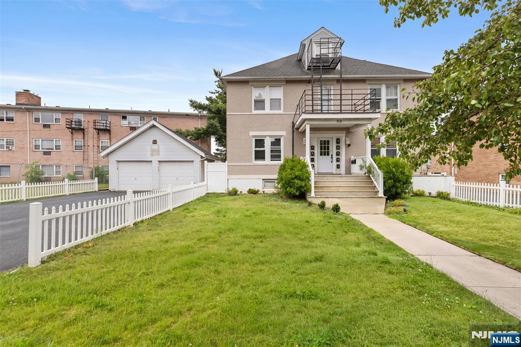 22 Quackenbush Avenue - Photo 1