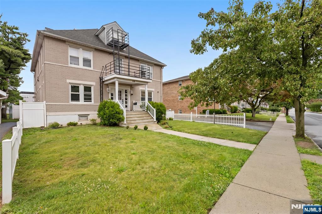 22 Quackenbush Avenue - Photo 2