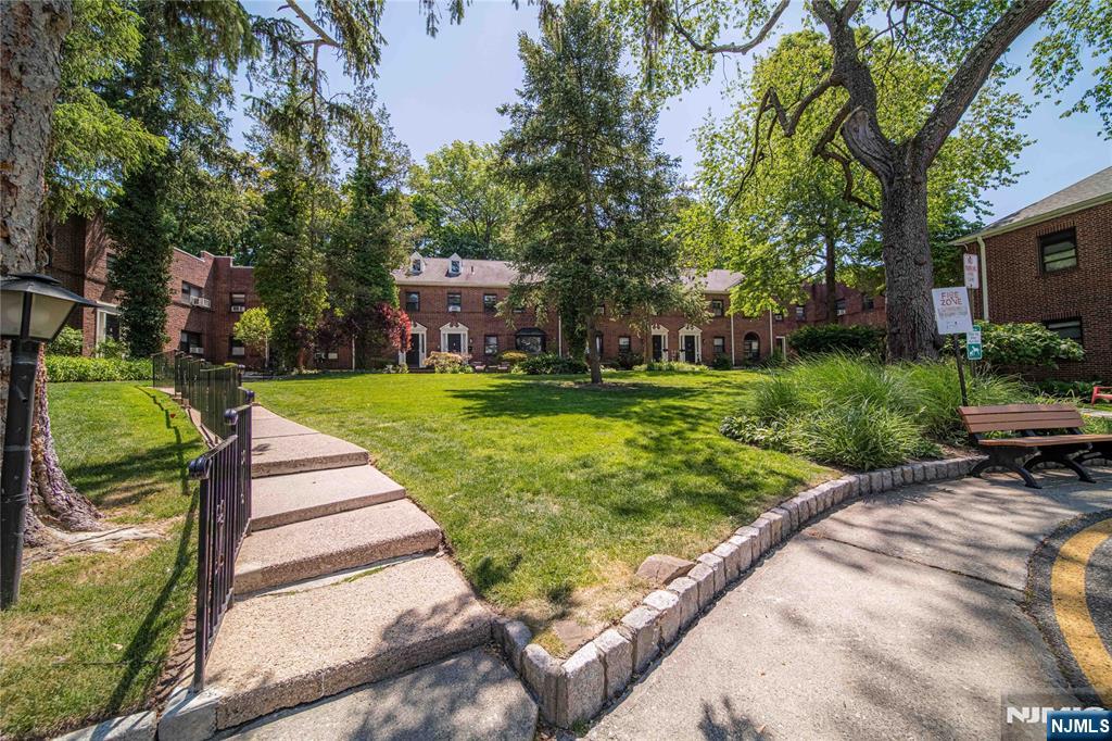 90 Tracey Place G1 - Photo 1