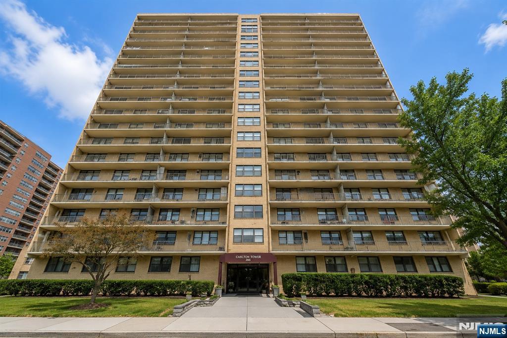 285 Aycrigg Avenue 22J - Photo 1