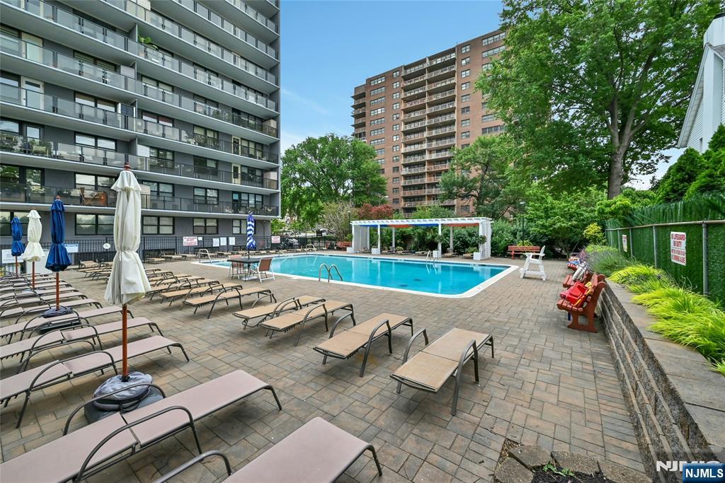285 Aycrigg Avenue 22J - Photo 2