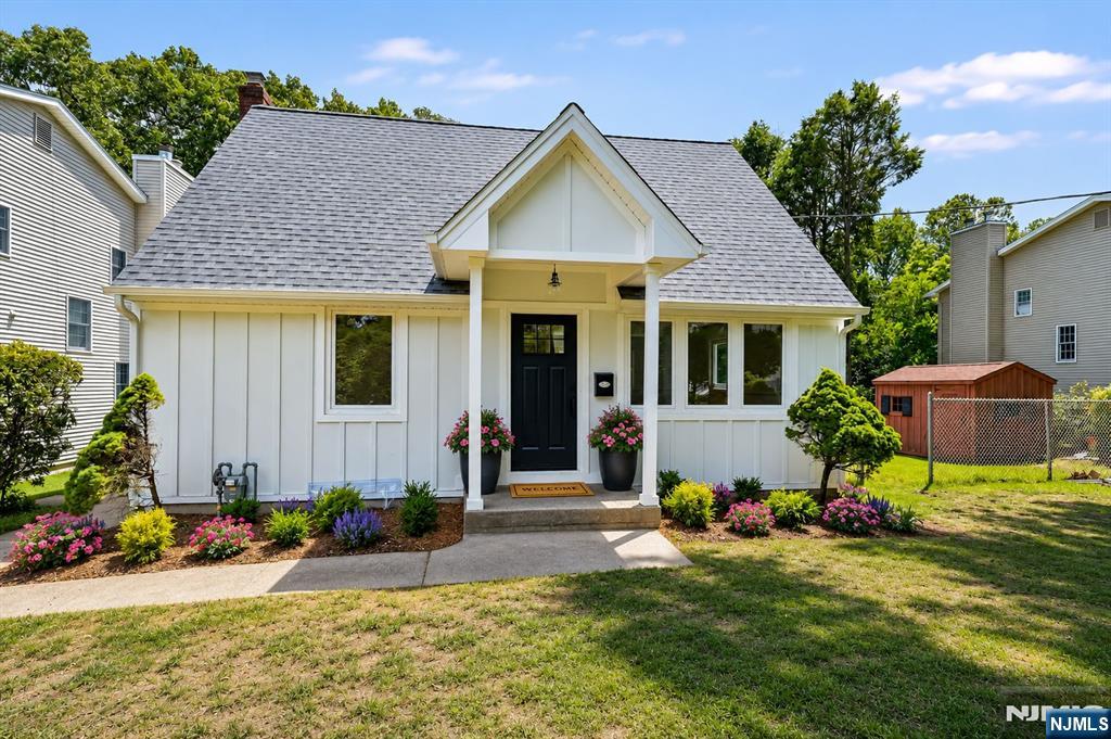 201 Dixon Ave, Dumont, NJ 07628