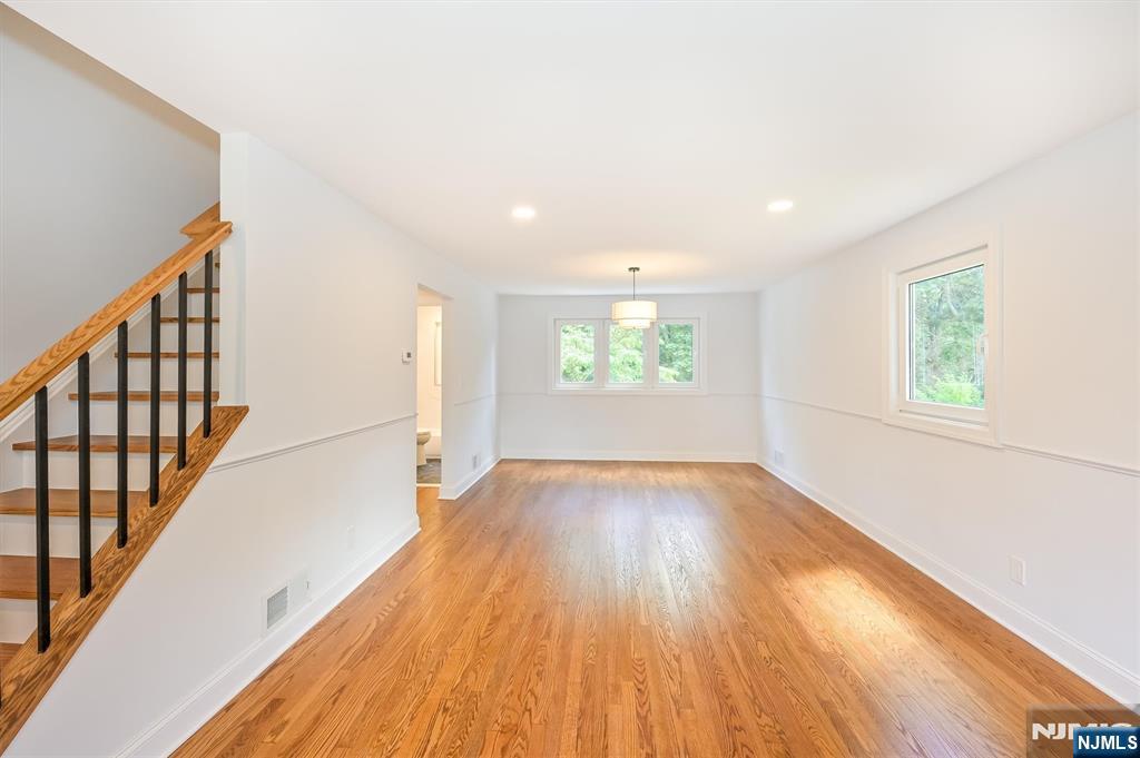 201 Dixon Ave, Dumont, NJ 07628
